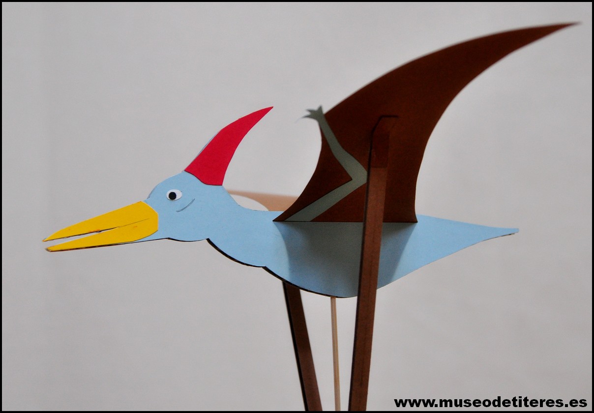 taller en familia "Haz un pteranosaurio" del Museo El Taller de Títeres